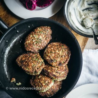 vegetariski paploteliai keptuveje