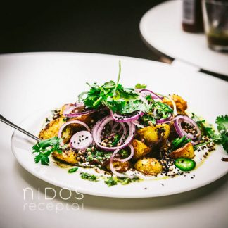 lekste su indiskais prieskoniais pagardintom keptom bulvem