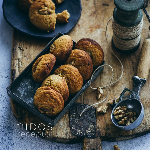 Sausainiai su graikiniais riešutais ir miso pasta