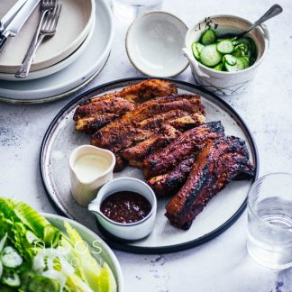 Grilyje kepti sous vide šonkauliukai